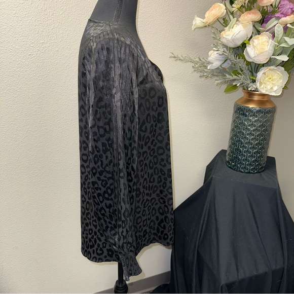 JODIFL Sheer Leopard Print Blouse V-Neck Long Sleeve Flowy Boho Top - Picture 4 of 8